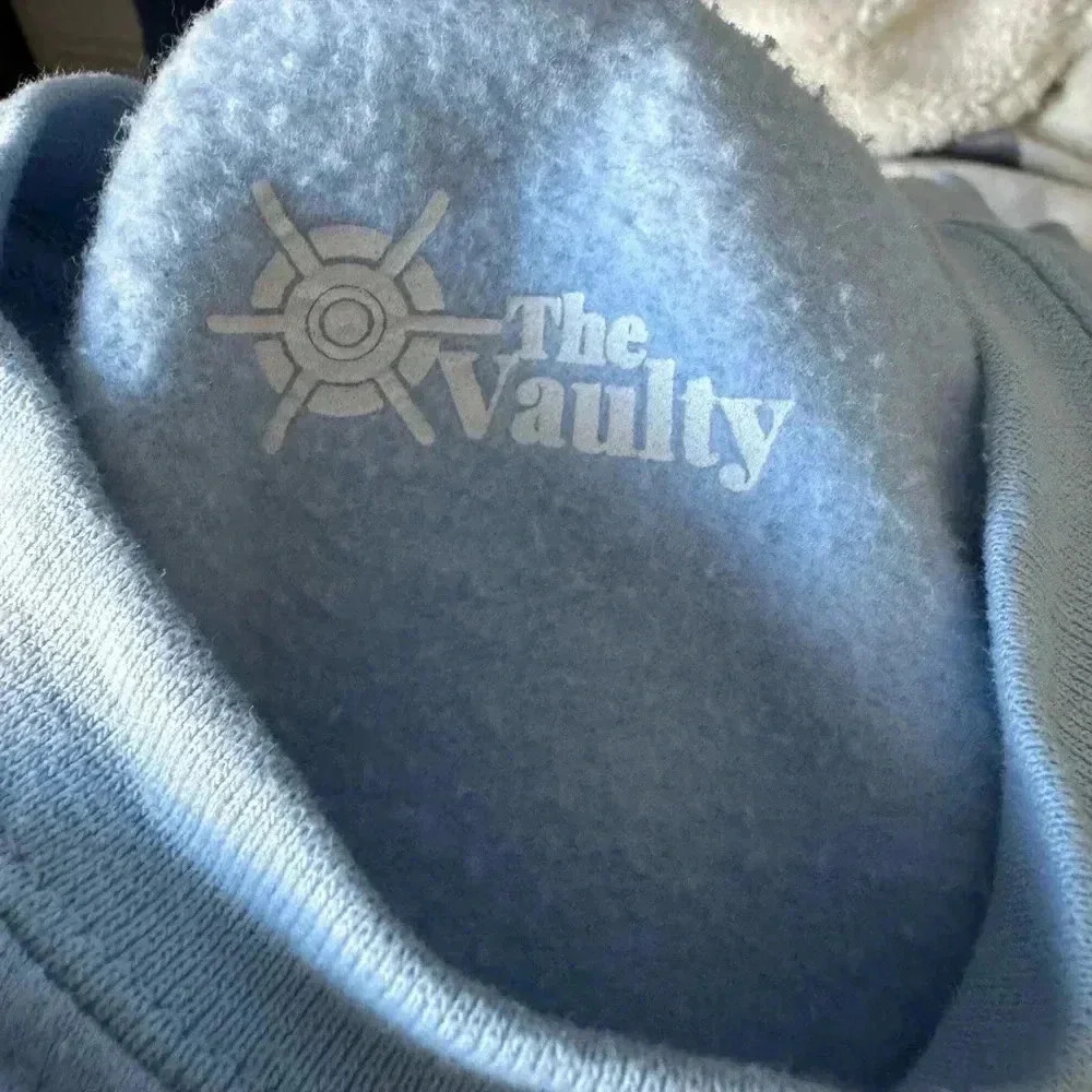 Basic Crewneck - Picture 5 of 5